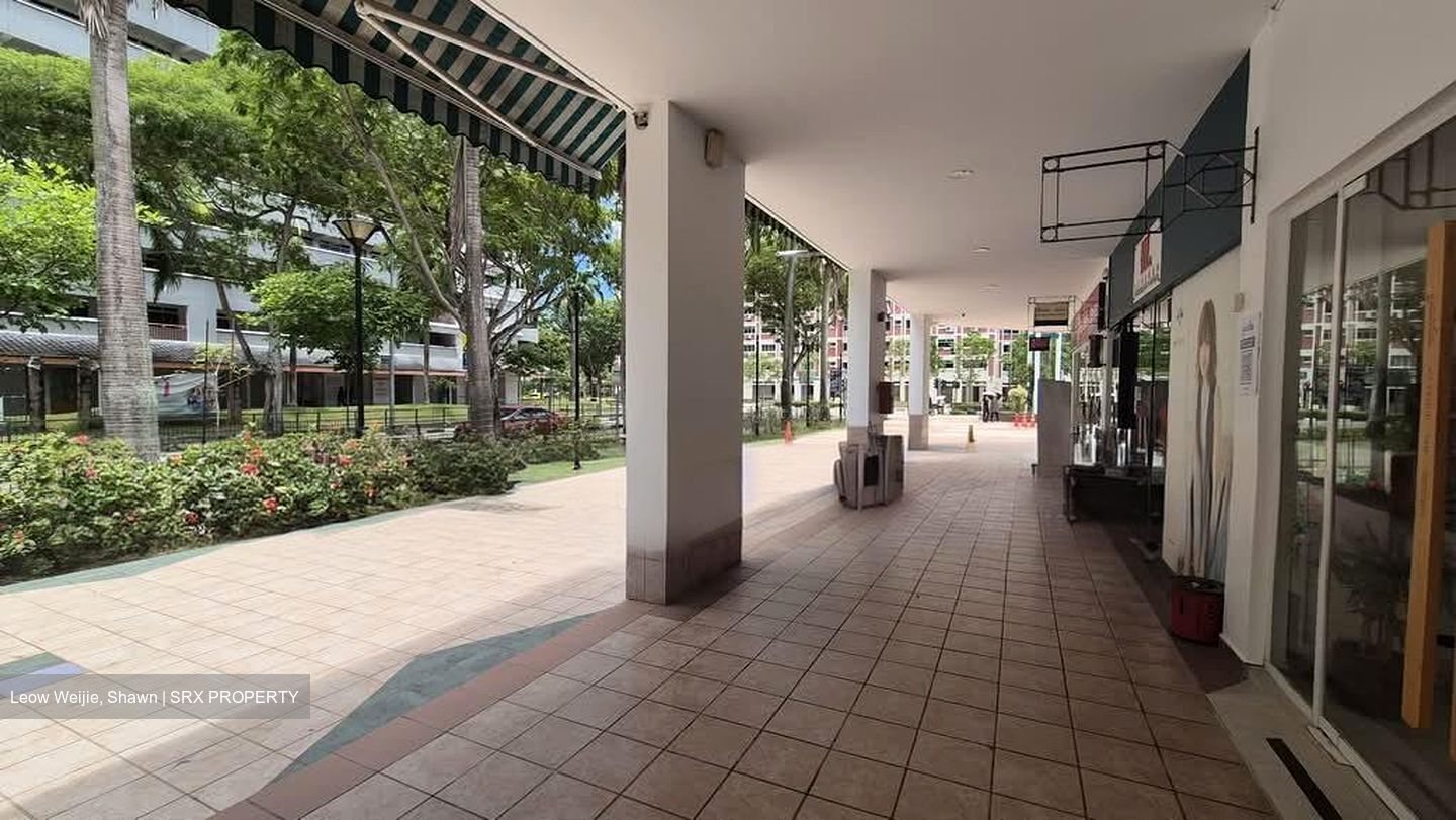 Tampines Street 32 (D18), Shop House #570953221